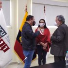 Encuentro. Juan Zapata (COE), Diana Atamaint y Luis Verdesoto (CNE) dialogaron el viernes pasado.