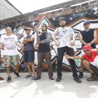 Organización. Jaime Figueroa, líder del Templo del Hip Hop (tercero de derecha a izquierda), junto a algunos socios.