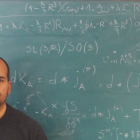 El investigador de la Universidad de Las Américas, Oscar Lasso, es el único en Ecuador que investiga los agujeros de gusano.