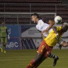 El resbalón que Barcelona sufrió ante Aucas le dio vida a Emelec y a Liga de Quito.