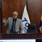 El presidente del TCE, Arturo Cabrera, considera que el único responsable por las demoras en la calificación de candidaturas es el CNE.