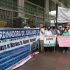 Los manifestantes se concentraron en los exteriores del Palacio de Justicia de Guayaquil.