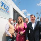 Sylka Sánchez llegó al TCE junto a su esposo y aspirante al vicepresidencia, Gino Cornejo.