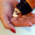 Fotoilustración de medicamentos de venta libre el 9 de diciembre de 2020 en Bogotá (Colombia).