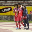 Luis Congo y Marlon de Jesús, los goleadores de El Nacional, festejan tras el segundo tanto de los militares.