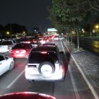 Viernes. En la noche del viernes 18 de diciembre en toda la ciudad se formaron trancones por las compras navideñas.