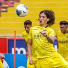 William Riveros ha sido un bastión defensivo de Barcelona, y en las últimas fechas incluso anotó. Bustos lo pidió.