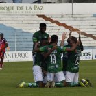 Los jugadores del Orense celebran el gol que les dio la permanencia.