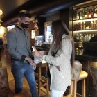 Ciertos bares, restaurantes y centros de diversión se preparan para una posible reapertura en la Plaza Foch.   09 de septiembre del 2020.    HENRY LAPO 





Agencia (ag-extra ag-expreso ag-quito)