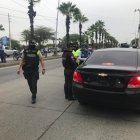 En el operativo sí se retiene a los vehículos que no exhiben las placas. También se retiran las películas antisolares.