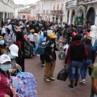 La venta informal se multiplica en varios espacios de Quito.