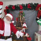 Así como da obsequios, dice que Dios les ha regalado salud a él y su esposa, no les ha dado el virus.