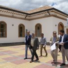 Algunas de las entonces autoridades de la Senescyt y de Yachay, en un recorrido por la universidad en septiembre de 2018.