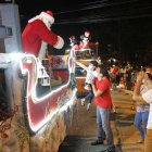 La Puntilla. El comité de la ciudadela de la vía Samborondón organizó un desfile para ser observado desde el portal de la casa.