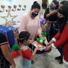 Trescientos niños del sector fueron festejados por la mañana. 
Trescientos niños del sector fueron festejados por la mañana.