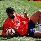 El delantero Diego Costa pidió la salida del club por "asuntos personales". No tuvo espacio esta temporada.