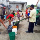 Los habitantes de las comunas tuvieron que abastecerse con tanqueros durante estos días.