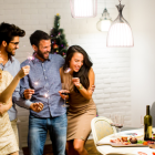 Desde poner dinero en el zapato hasta comer 12 uvas, entre las cábalas.