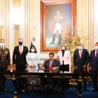 Fotografía cedida por Prensa de Miraflores donde se observa al presidente venezolano Nicolás Maduro durante el mensaje de fin de año.