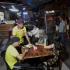 Opciones. El menú de los locales es variado y no solo se limita en comidas rápidas. También hay piqueos y bebidas de moderación.