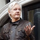 Australian computer programmer and WikiLeaks founder Julian Assange speaks to the media from the balcony of the Ecuadorian Embassy in London, Britain, 19 May 2017 (reissued 04 January 2021). British media report London"s Old Bailey courthouse ruled on 04 January 2021 Julian Assange cannot be extradited from Britain to USA to face espionage charges over the publication of secret US military documents. (Reino Unido, Estados Unidos, Londres) EFE/EPA/ANDY RAIN *** Local Caption *** 53529984 Old Bailey courthouse rules WikiLeaks founder Julian Assange cannot be extradited to USA