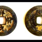 Imágenes de la antigua moneda china hallada en Inglaterra.