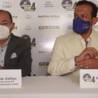 Gerson Almeida, candidato presidencial (d), junto al presidente del movimiento Ecuatoriano Unido, Fabián Zúñiga.