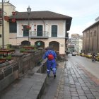 Vallas y alambres fueron retiradas de los alrededores de la Plaza Grande.