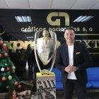 Carlos Alfaro Moreno, en Gráficos Nacionales, con el trofeo ganado por Barcelona.

PERIODISTA : JERSON RUIZ 

FECHA : 06/01/2021 

Agencia (ag-extra)