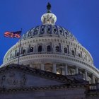 Washington (United States), 06/01/2021.- The US Capitol at dusk as a curfew begins after pro-Trump protesters stormed the grounds leading to chaos, in Washington, DC, USA, 06 January 2021. Various groups of Trump supporters have broken into the US Capitol and rioted as Congress prepares to meet and certify the results of the 2020 US Presidential election. (Protestas, Disturbios, Estados Unidos) EFE/EPA/MICHAEL REYNOLDS