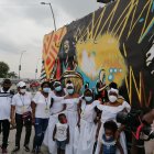 Comunidad. Integrantes de asociaciones acudieron a la inauguración de los murales.