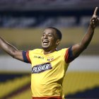 Nixon Molina, mediocampista de Barcelona, se convirtió en un factor clave para el cetro canario.