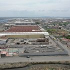 La zona donde en noviembre pasado se registró un incendio. Brisas de Santay limita con industrias.