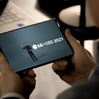 LG Rollable se enrolla de forma automática, pasando de un factor de forma tradicional a un móvil bastante más ancho con mayor pantalla.