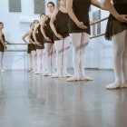 El ballet puede ser enseñado desde los tres años.