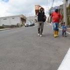 El Barrio San Carlos del sur un tramo de via fue entregado asfaltado y adoquinado mientras en otro extremo no corren con las misma suerte y mantienen los caminos de tierra.