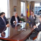 Las autoridades ecuatorianas junto al personal de DCF en Estados Unidos.