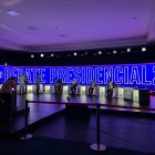 El debate de hoy se realiza en las instalaciones de la UEES.