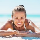 Use el protector solar a diario tanto en la ciudad como en la playa.