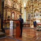 Fotografía cedida por la Alcaldía de Quito del alcalde de Quito, Jorge Yunda, durante la ceremonia de entrega de las obras de remodelación de la Capilla de la Virgen del Pilar.