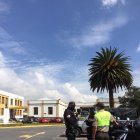 Diligencia. En el Colegio Militar Eloy Alfaro de Quito, un grupo de policías esperaba a las 09:00 la llegada de miembros de la Fiscalía para la reconstrucción de los hechos del 30S.