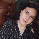 Andrea Rojas es escritora, y gestora cultural. Sus textos han sido publicados dentro y fuera del país y aparecen en las antologías ‘Caballos nacidos del polvo’ (Uartes 2019), y ‘El vuelo más largo, poesía hispanoamericana’ (Ángeles de papel 2020).