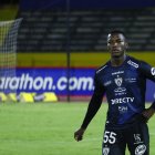 Moisés Caicedo (i), de 19 años, se convirtió en pieza clave para el Independiente del Valle. En la Tricolor también demostró su gran juego en las eliminatorias.