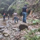 La comunidad junto con activistas ambientales realizan tomas de muestras en el sector. A la par de las concesiones legales, se han hallado 25 túneles para la minería ilegal.