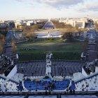 Washington (United States), 20/01/2021.- As seen from the West Front of the U.S. Capitol, preparations are made before the 59th Presidential Inauguration, in Washington, DC, USA, 21 January 2021, prior to US President-elect Joe Biden taking the Oath of Office as the 46th President of the US in Washington, DC, USA, 20 January 2021. Biden won the 03 November 2020 election to become the 46th President of the United States of America. (Estados Unidos) EFE/EPA/SUSAN WALSH / POOL US Presidential inauguration