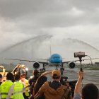 Así fue recibido el avión de KLM al llegar a Guayaquil.
