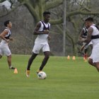 Los jugadores de Barcelona durante su primera jornada de trabajos.