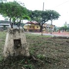 Algunos de los parques de la ciudadela Guayacanes permanecen en ese estado, apenas con las bases de las luminarias.