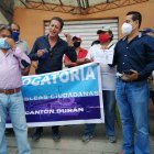 En este momento en Durán, decenas de ciudadanos están realizando un plantón.