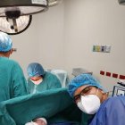 Protegidos. María Gabriela y Pedro se muestran alegres con la llegada del primogénito de la familia.